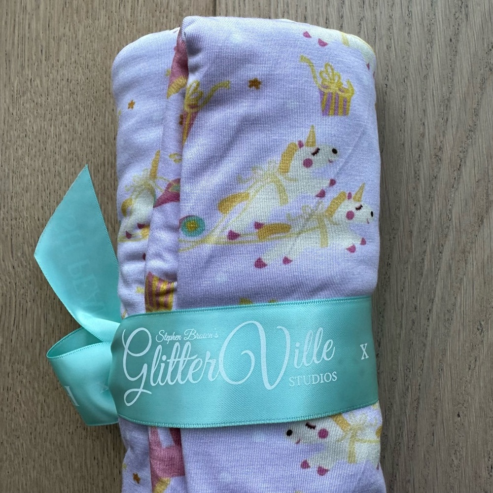 🆕 Posh Peanut x Glitterville Parisian Sleigh Patoo Bamboo Blanket - Picture 3 of 6